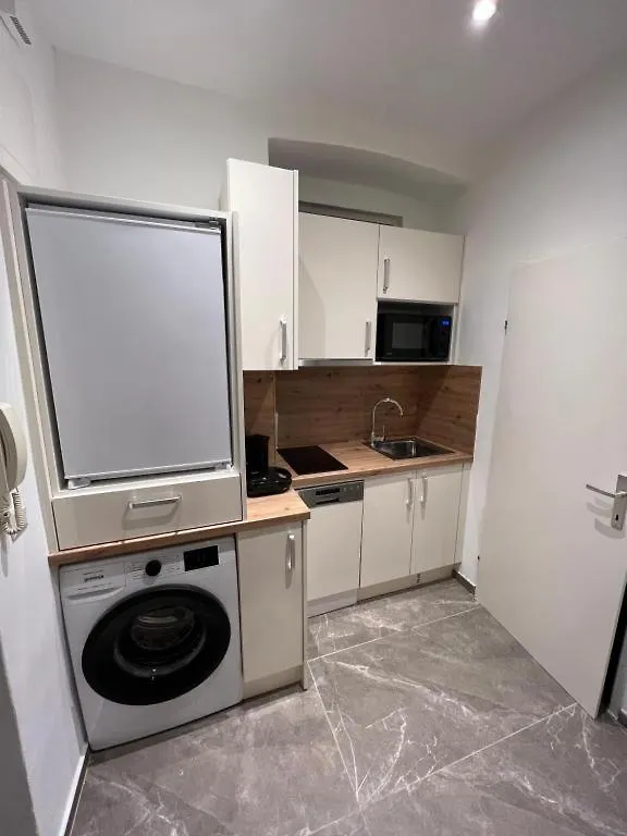 Aparment Near Metro - Kingsize Bed Apartment Vienna
