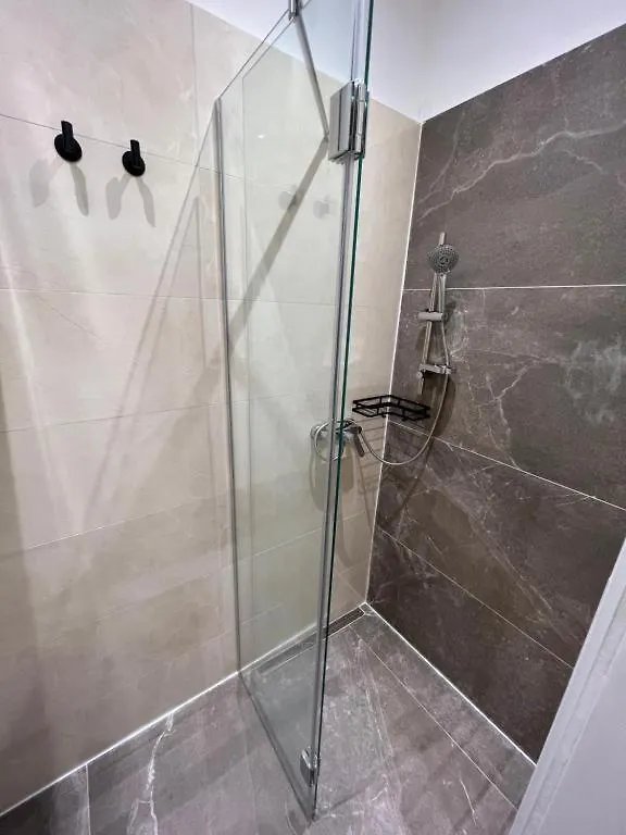 Aparment Near Metro - Kingsize Bed Apartment Vienna