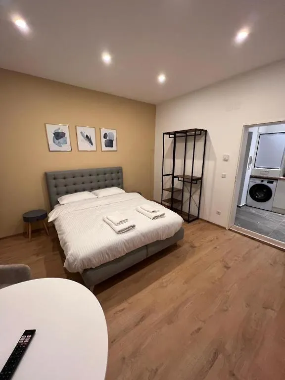 Aparment Near Metro - Kingsize Bed Apartment Vienna 0*,  Austria